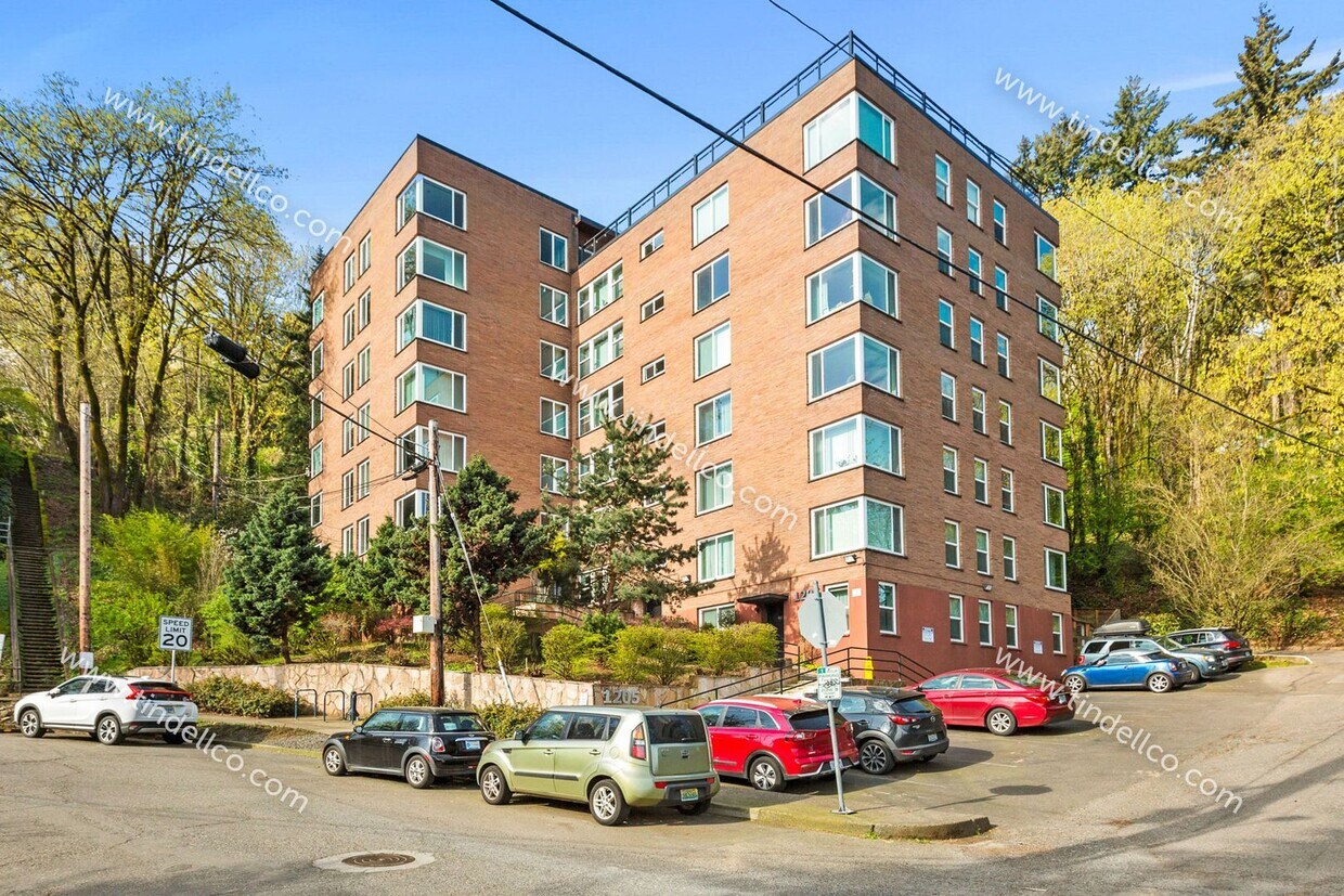 Primary Photo - This Updated Goose Hollow Studio Won't Las...