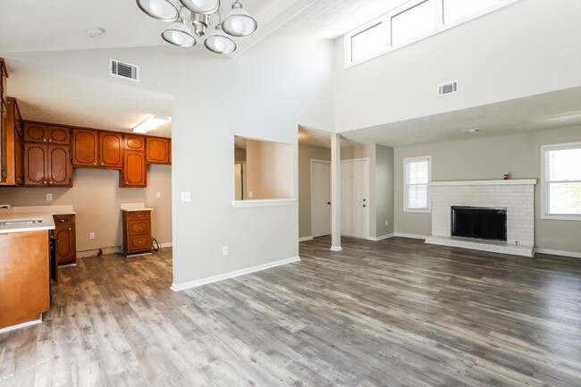 Building Photo - 1083 Lombardy Way