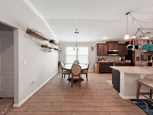 Building Photo - 463 Northside Dr S