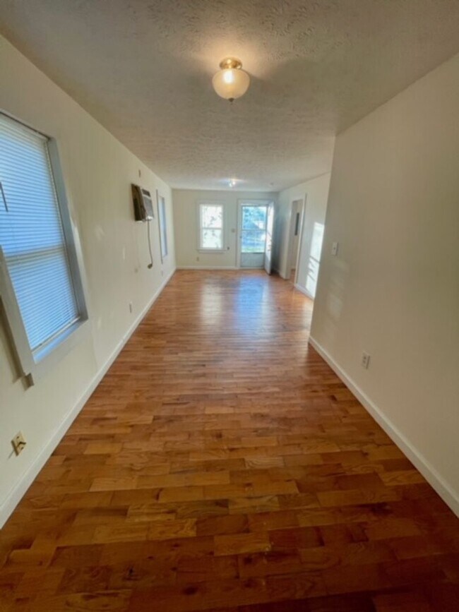 Building Photo - 767 S. PARK AVE. - NO PETS - CALL OFFICE F...