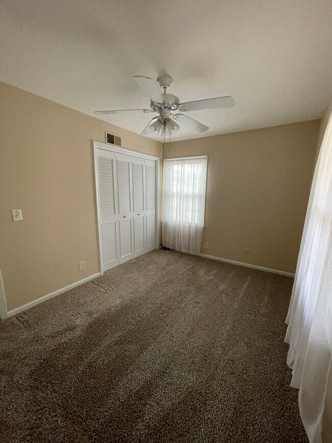 Dormitorio - 2105 Young St Unit A