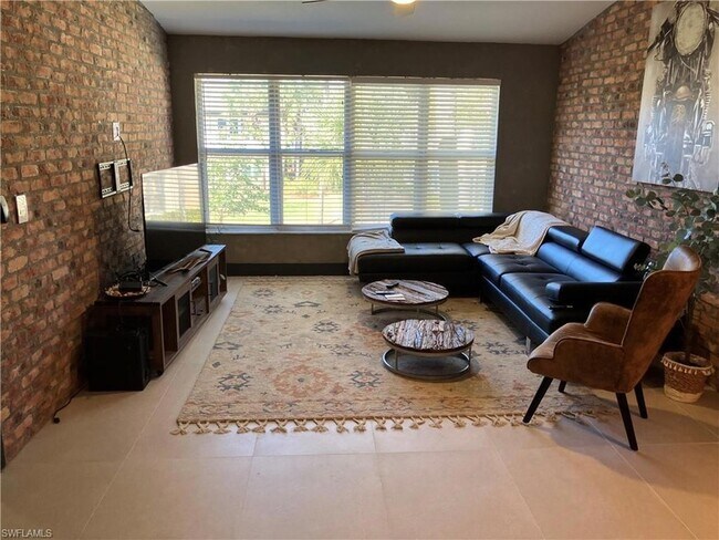 Foto del edificio - 4180 Looking Glass Ln