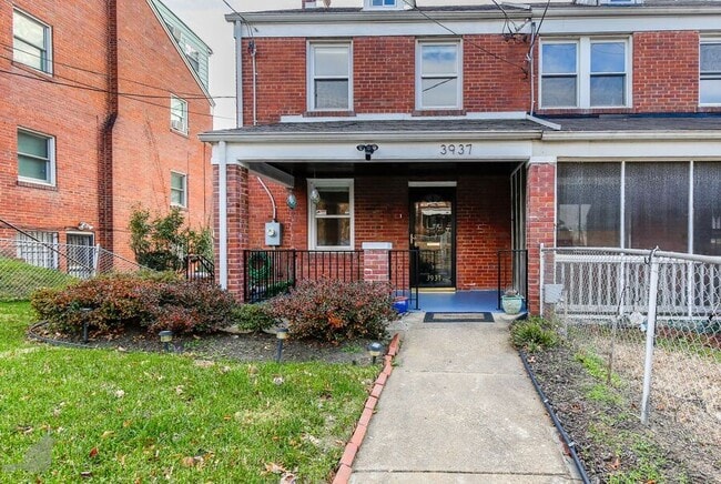 Building Photo - 3937 Ames St NE
