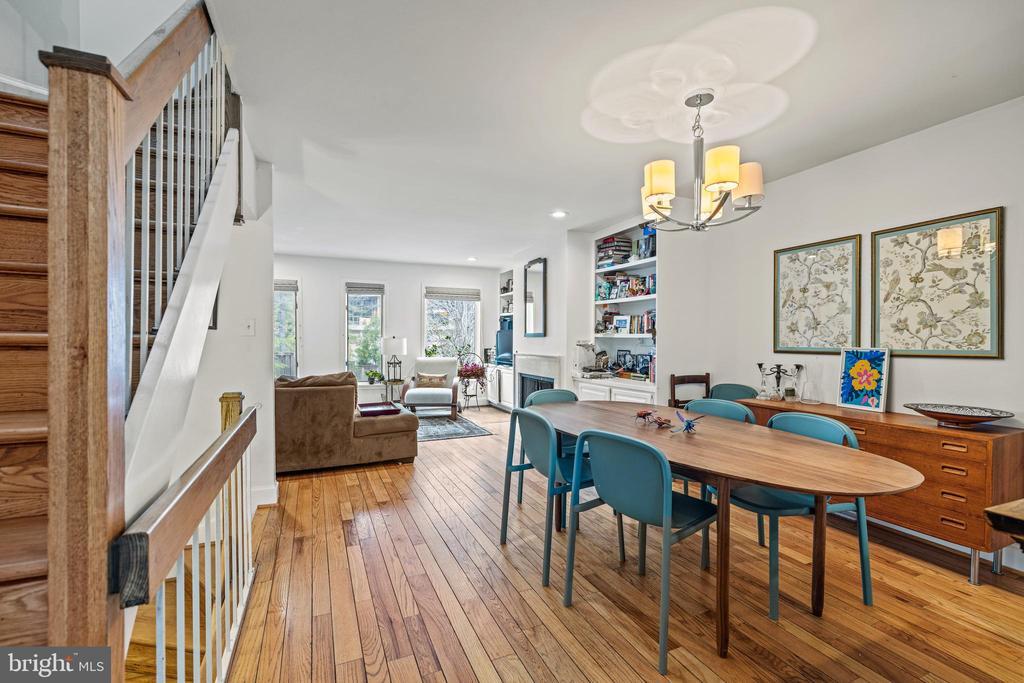 Foto principal - 4214 Embassy Park Dr NW