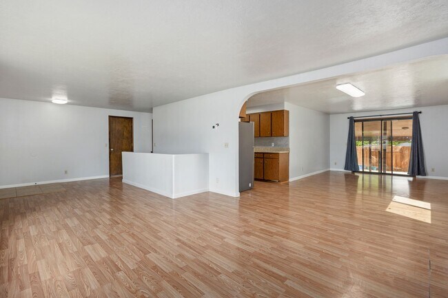 Building Photo - 158 Ridgeway Dr