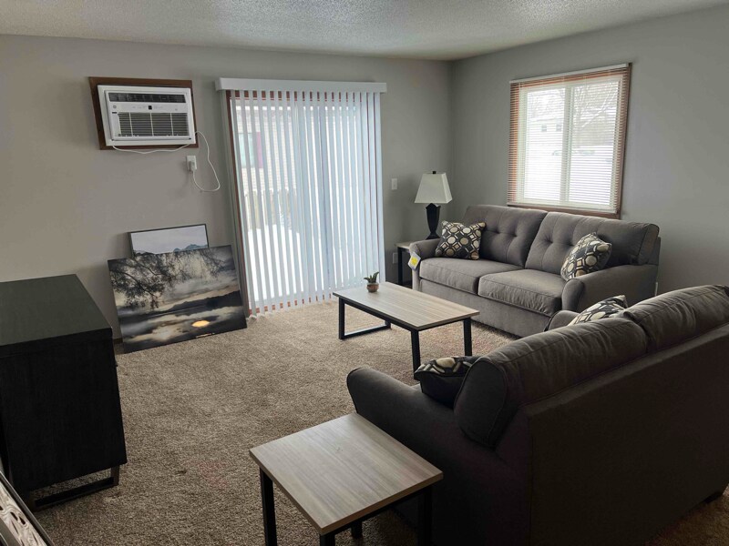 Primary Photo - 1009 Boxelder Ave