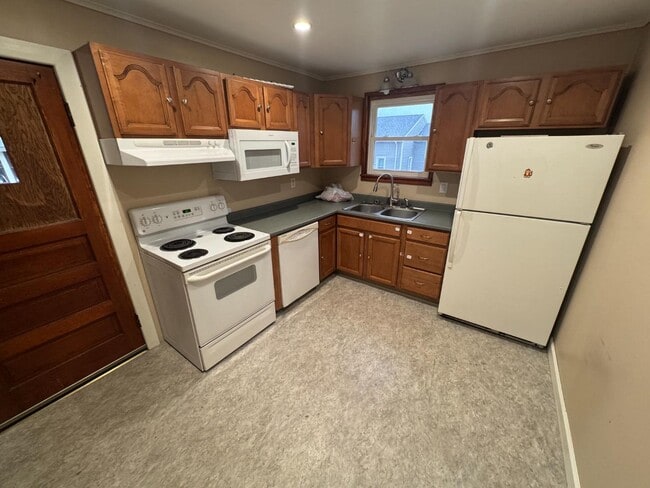 Building Photo - 379 E 3rd St