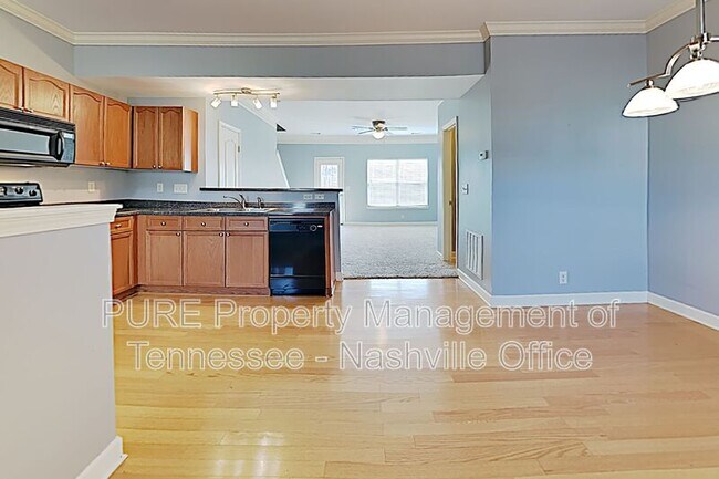 Foto del edificio - 735 Tulip Grove Rd