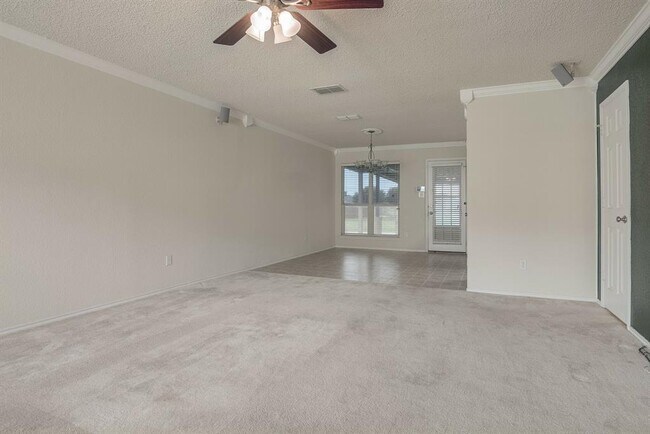 Foto del edificio - 5665 Giddyup Ln