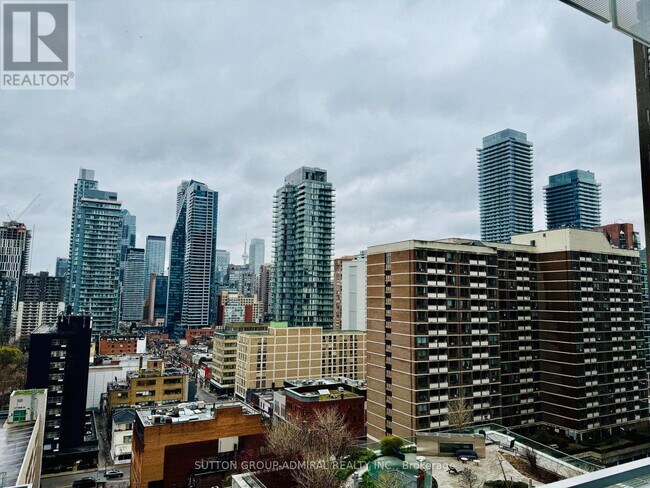 Photo du bâtiment - 1 Bloor St E