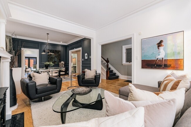 Building Photo - 134 Roxborough St W