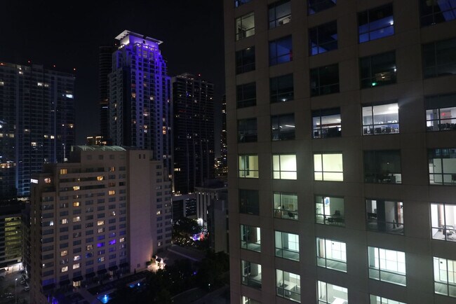 Foto del edificio - 1 SE 12th St