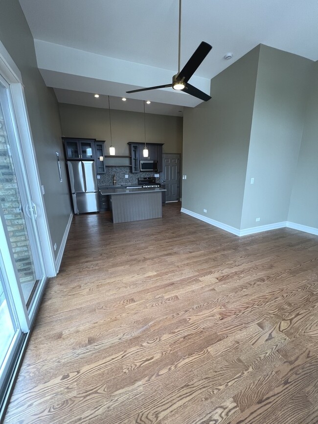 Foto del edificio - 3458 W Lake St