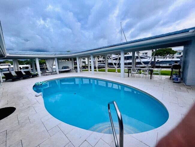 Foto del edificio - 1919 Sunrise Key Blvd