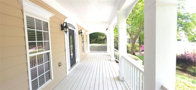 Building Photo - 606 Lakeshore Ct