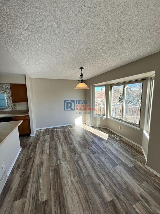 Building Photo - 6255 Blazing Star Dr