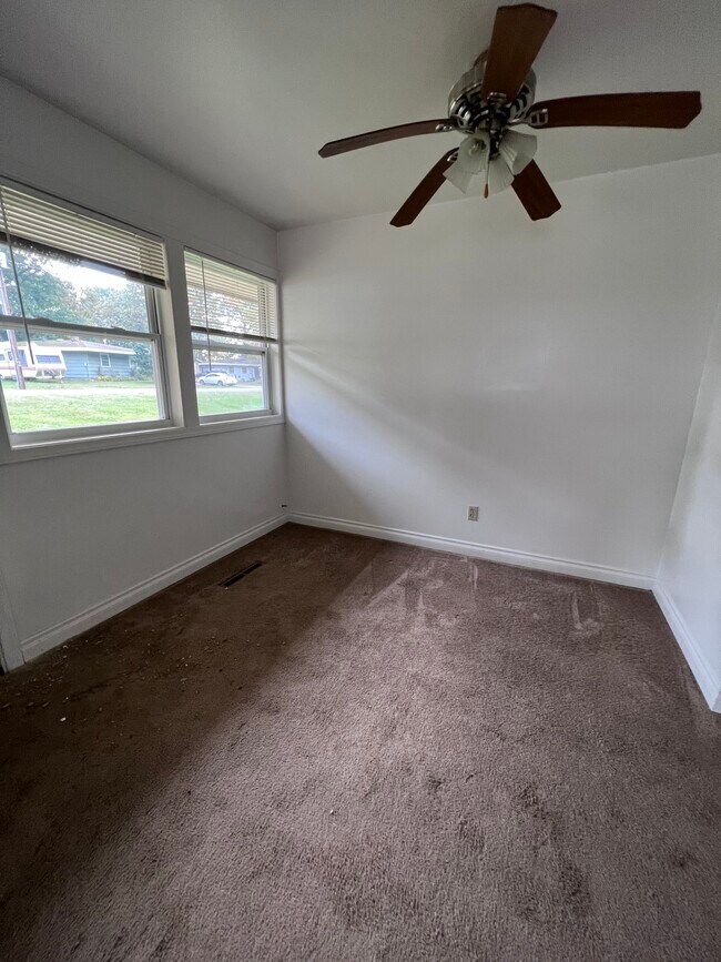 Living Room - 3456 S Reynolds Ln