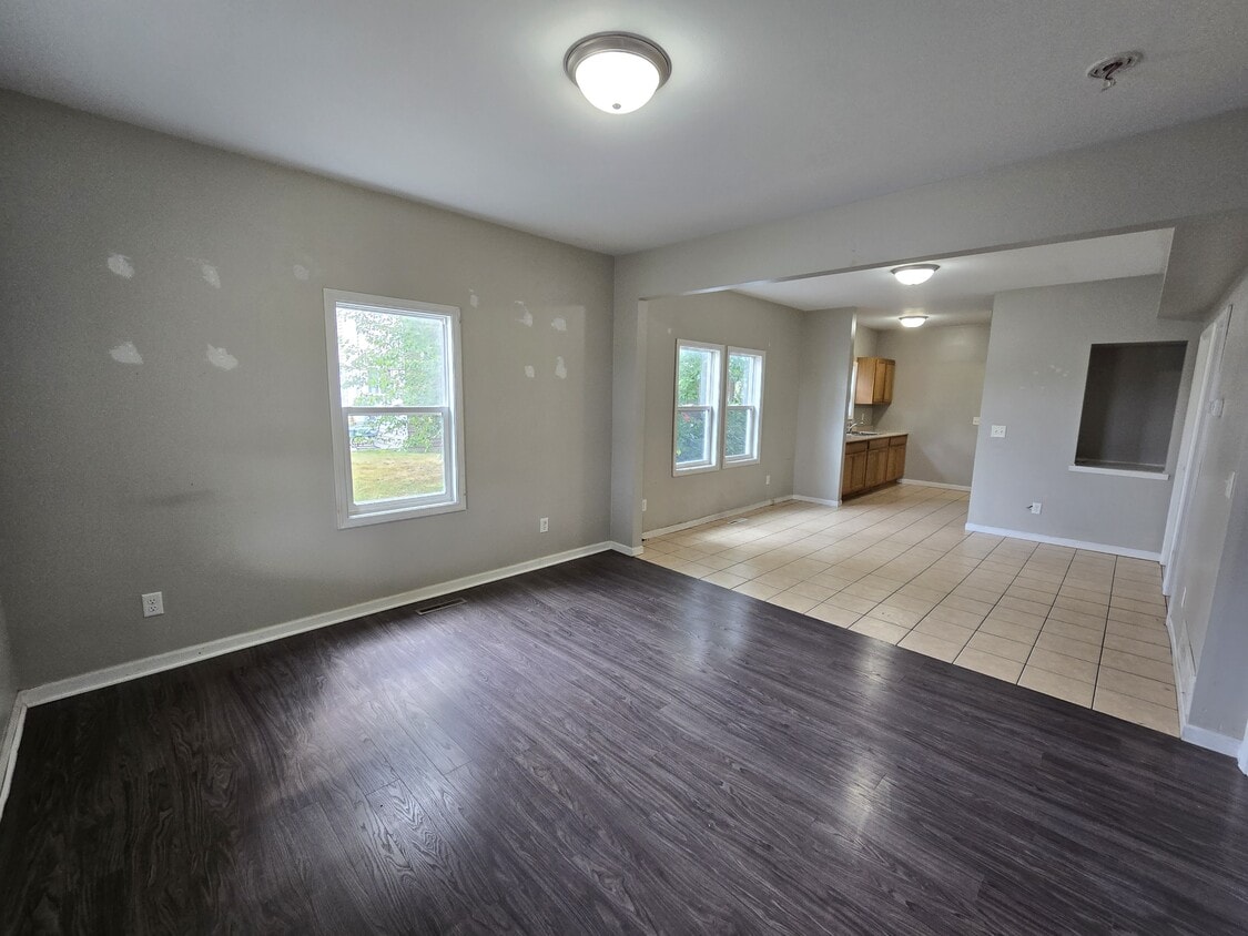 Primary Photo - 1650 Ellis Blvd NW