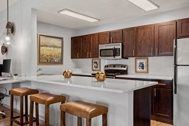 C242740_WimbeldonOaks_Clubhouse3_03 - Wimbledon Oaks