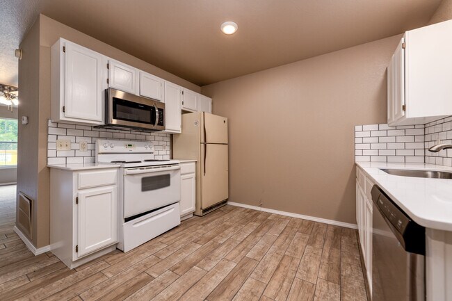 Building Photo - 1526 Addington