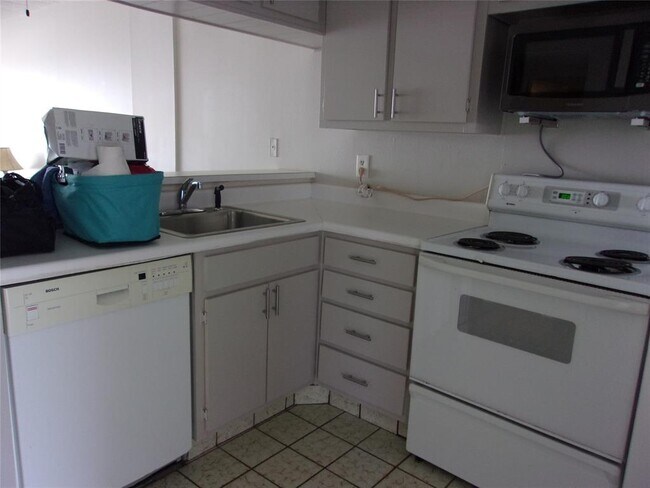 Building Photo - 7310 Seawall Blvd