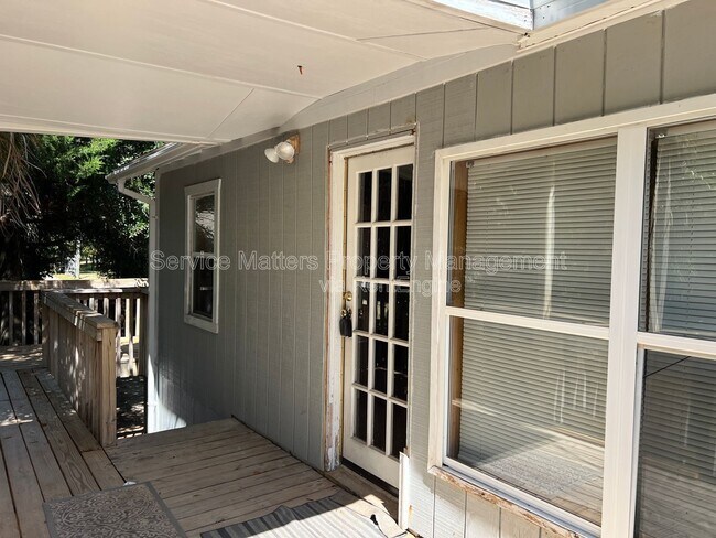 Foto del edificio - 3305 E Blount St