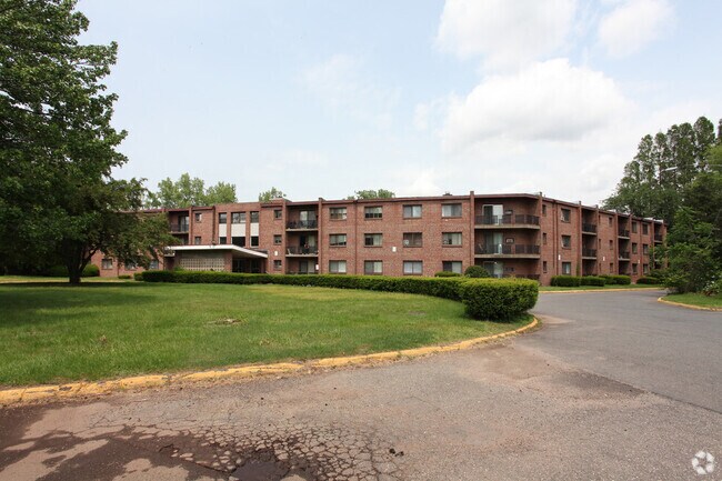 Building Photo - 140 Silver Ln