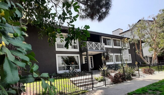 Foto del edificio - 14804 Dickens St