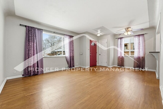 Building Photo - Cozy Home with Washer/Dryer and Fenced Yard