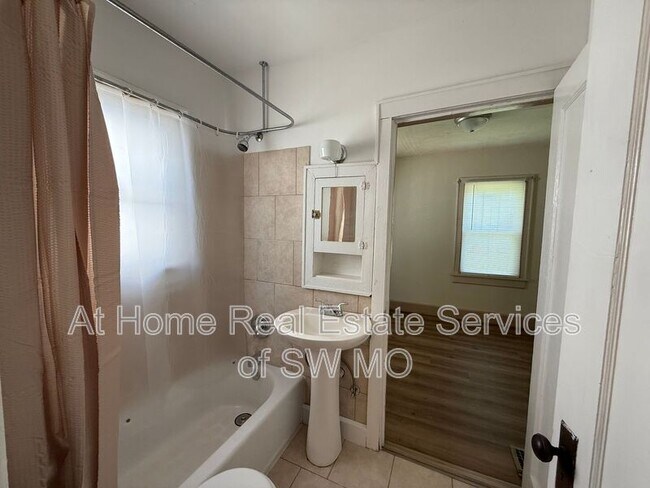 Foto del edificio - 1220 S Pennsylvania Ave