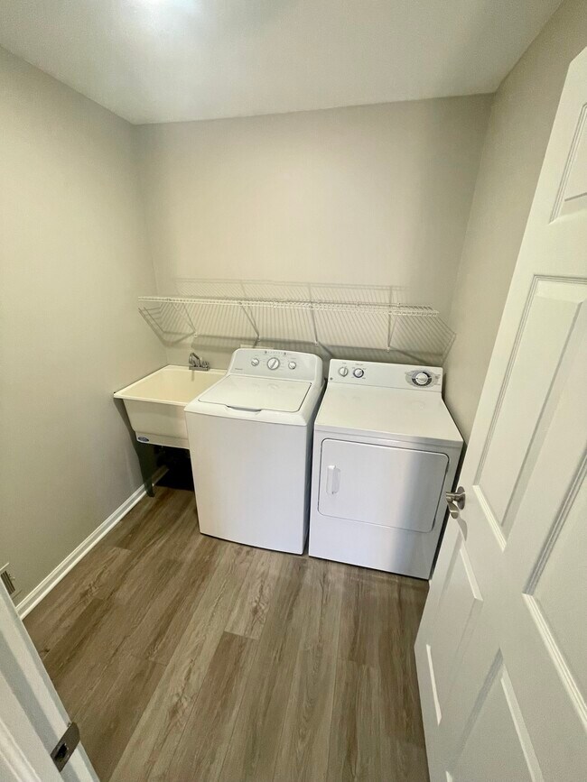 Building Photo - 15280 Arno Dr