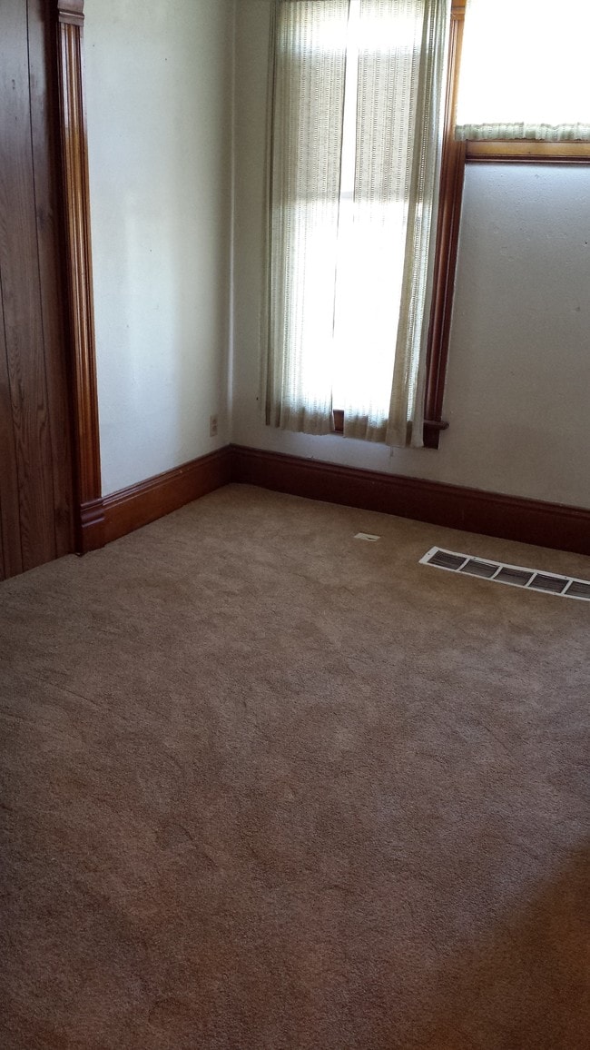 Bed 3 - 904 Vine St