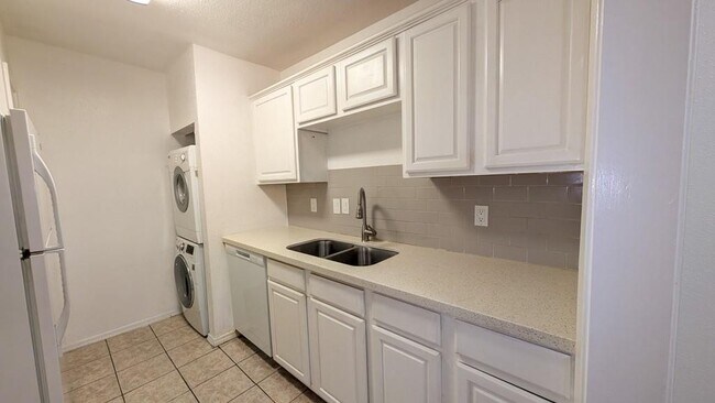 Foto del edificio - 9707 Richmond Ave.