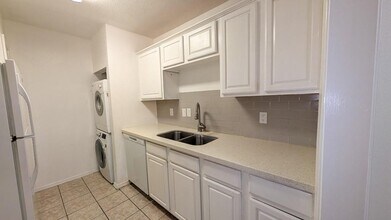 Building Photo - 9707 Richmond Ave.