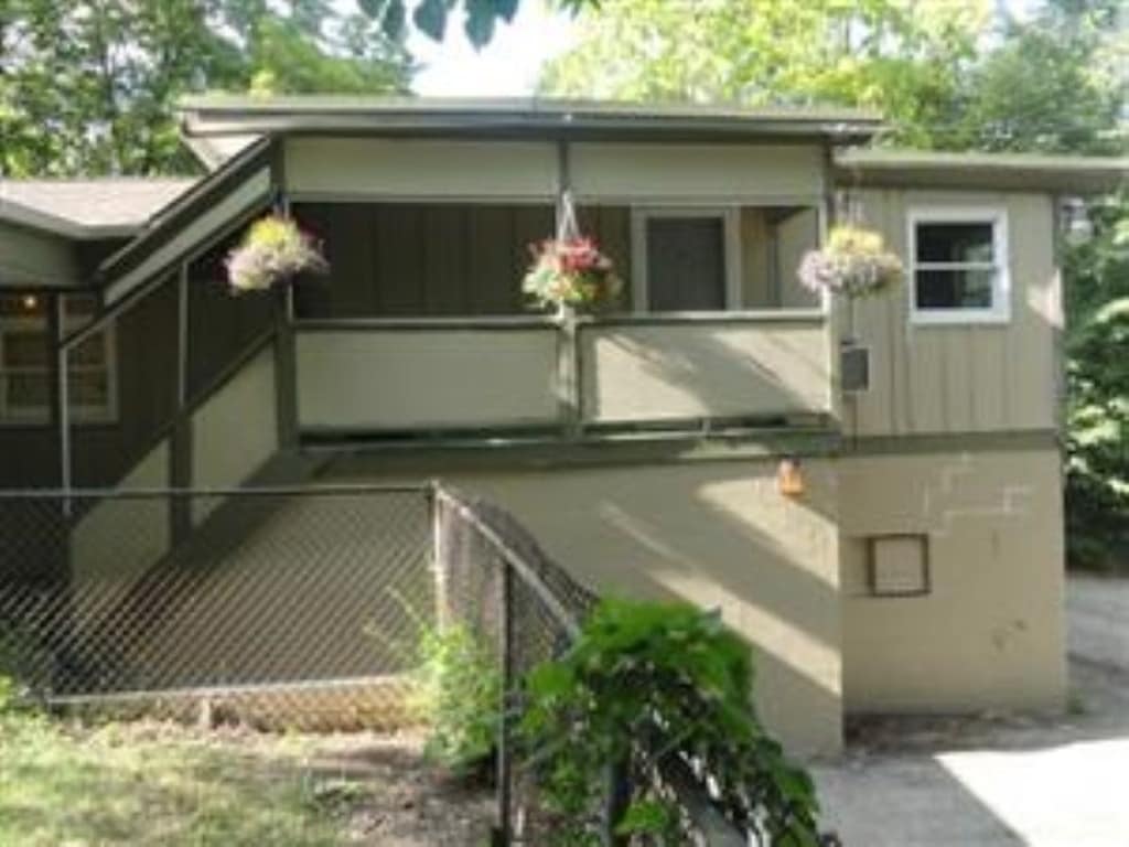 Foto principal - 321 McClure Ave