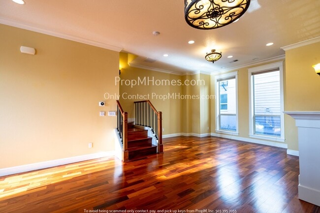Building Photo - Gorgeous Humboldt Two Bedroom Townhouse In North Portland!