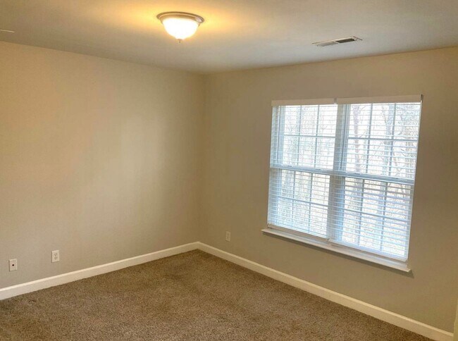 Building Photo - 3111 Alder Way