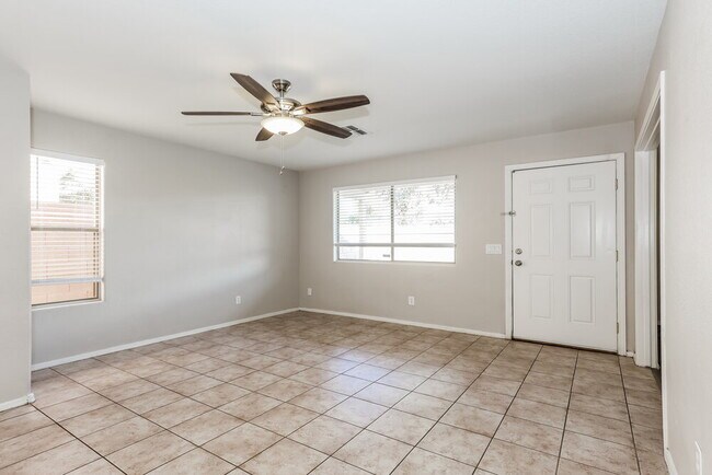 Foto del edificio - 1901 N 129th Ave