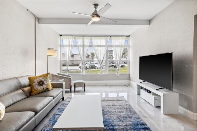 Foto del edificio - 7050 Sunset Way