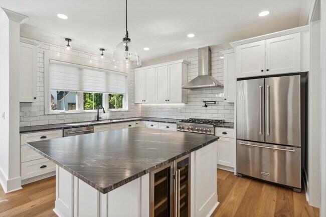 Foto del edificio - Stunning New Build – 4BR/2.5BA with High-E...