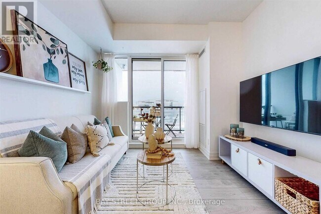 Photo du bâtiment - 10 Rouge Valley Dr W