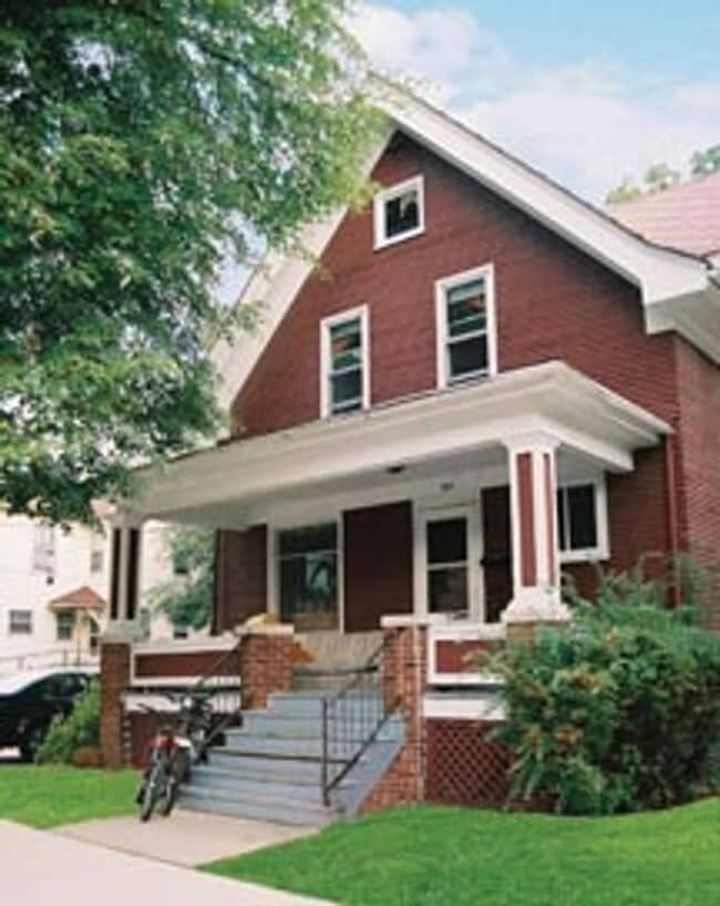 Building Photo - 537 W Doty St