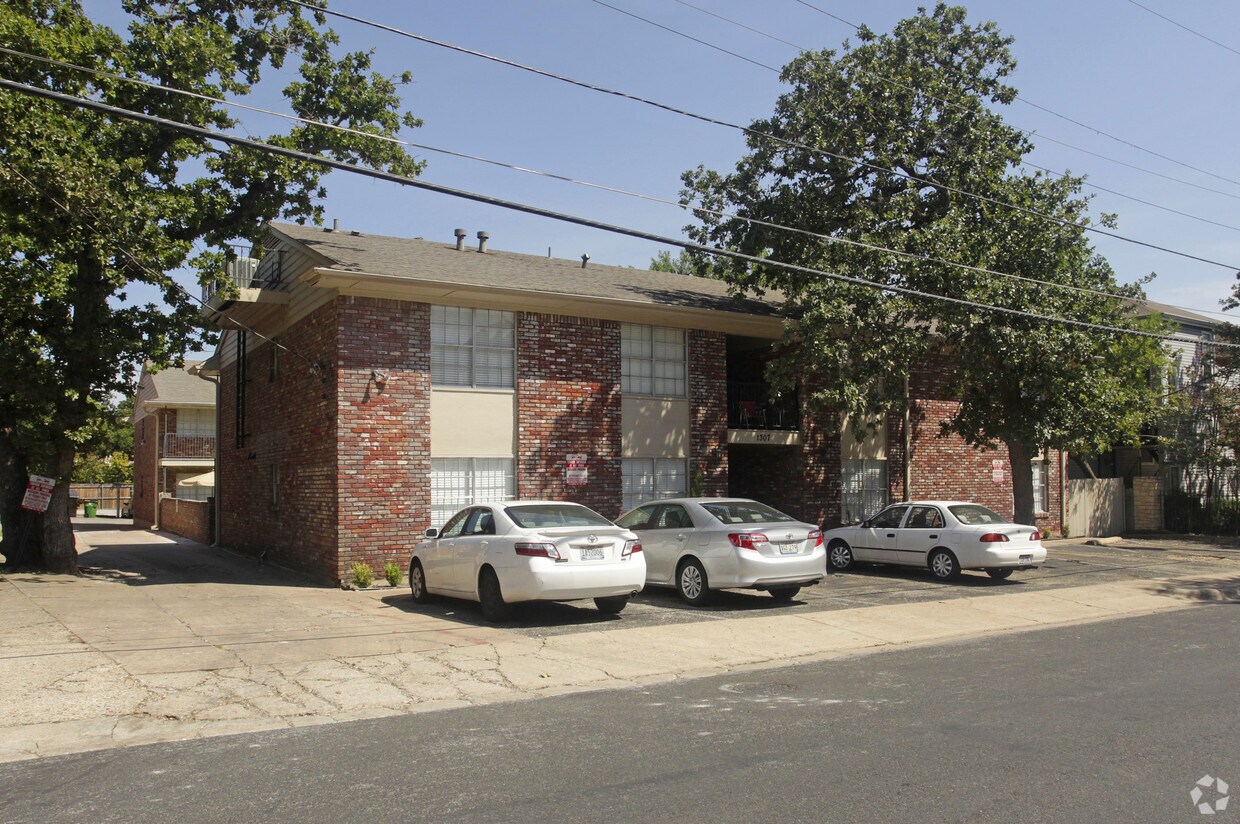 Primary Photo - 1307 Norwalk Ln