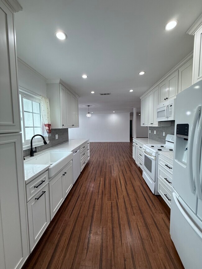 Building Photo - 12622 Fletcher Dr