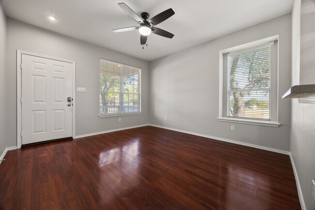 Foto del edificio - In The Heart of South Austin!!!