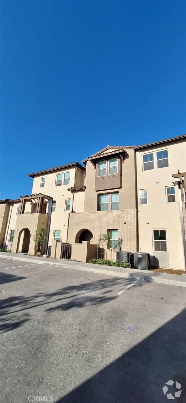 Townhomes For Rent in Eastvale CA 2 Townhouses