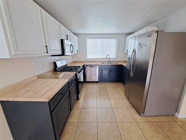 Building Photo - 3819 La Campana Ct