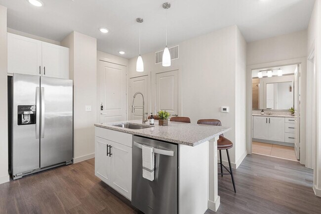 Foto del edificio - 5820 1/2 Cameron Rd