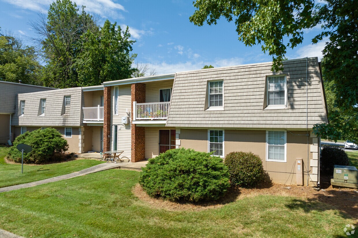 New Irving Heights 900 E Cone Blvd Greensboro, NC Apartments for