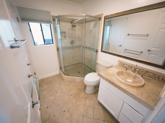 Building Photo - 1236 Wellesley Ave